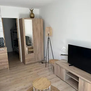 Charment 100m De La Place De Parking Appartement
